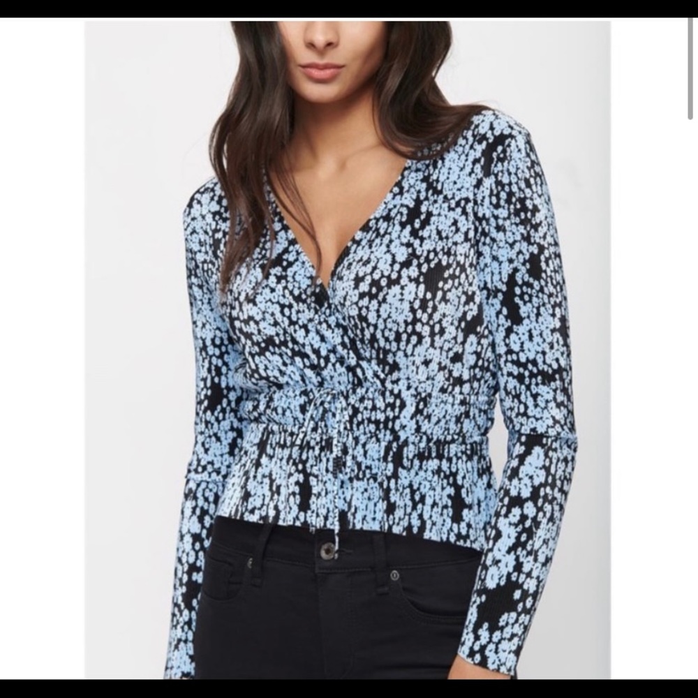 FLORAL BLUE BLOUSE | DYNAMITE